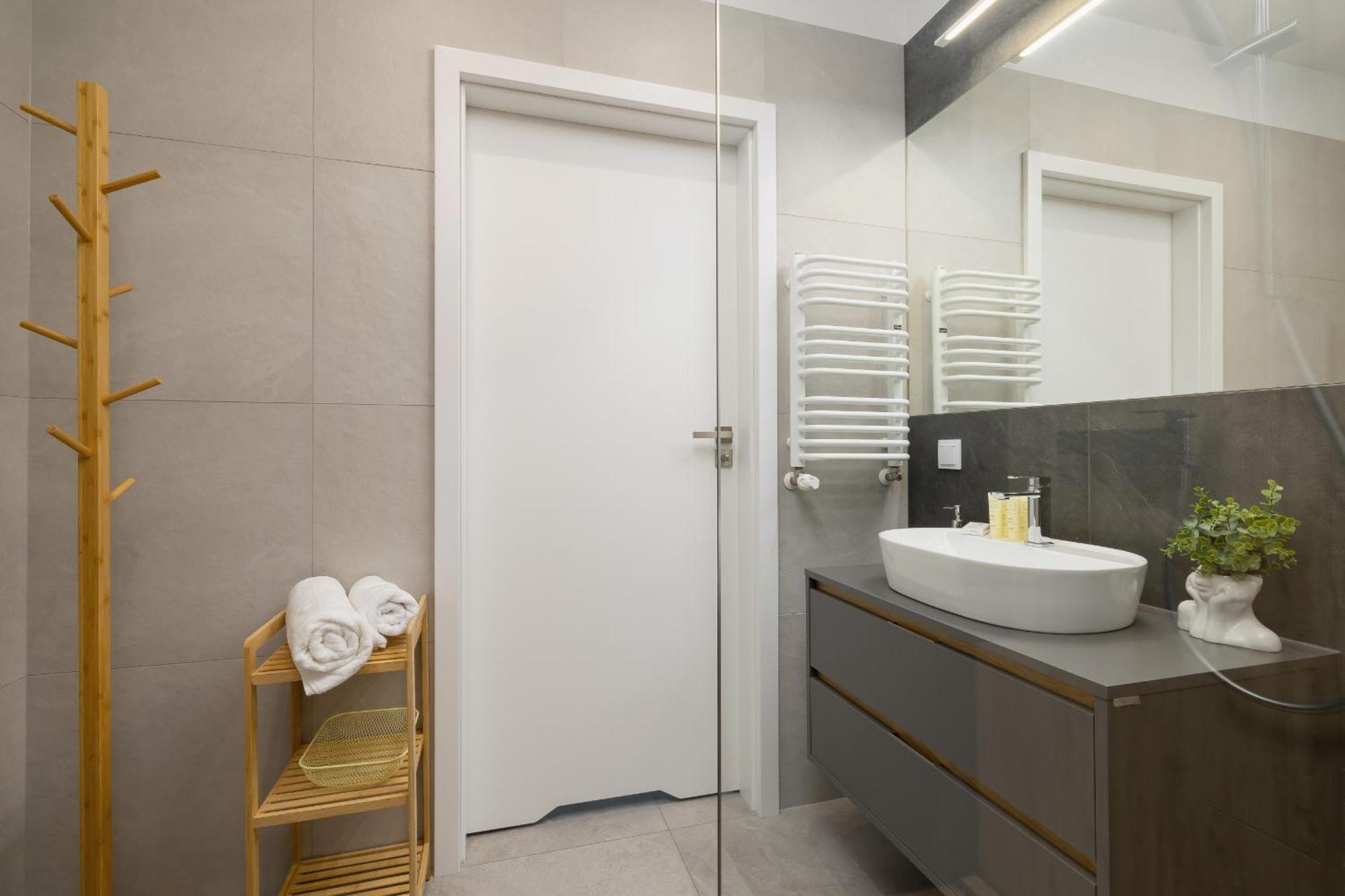 Stylowy Apartament Z Dwiema Sypialniami Balkonem I Parkingiem By Noclegi Renters Katowice Exterior photo